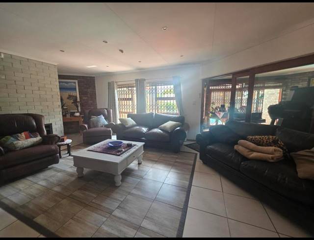 4 BEDROOM HOUSE FOR SALE IN SUNWARD PARK